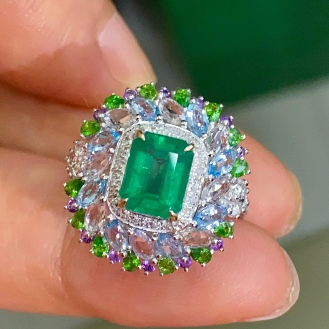 14k Gold 1.52 Ct Natural Emerald & Diamond & Coloured Gemstone Ring: Ref:231196028 // gold content:14k gold // ring size:7. 25us // // main gemstone:emerald // shape:octagonal // carat weight:1. 52ct // color:green // treatment:natural // // adjacent gemstone 2 : diamo