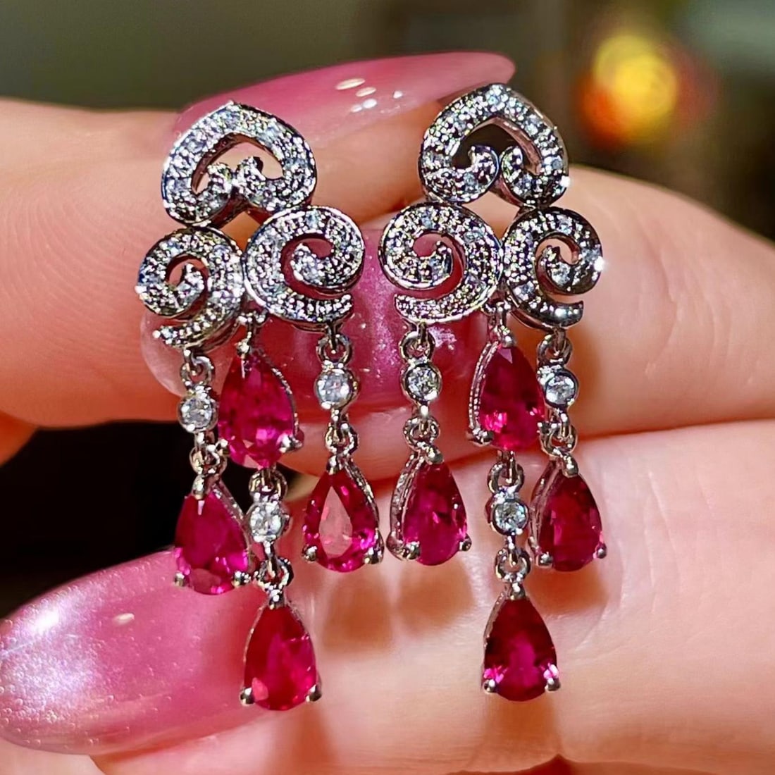 14k Gold 2.18 Ctw Natural Ruby & Diamond Earrings: Ref:231196027 // gold content:14k gold // main gemstone:ruby // shape:pear // carat weight:2. 02ct // color:red // treatment:natural // // adjacent gemstone 2 : diamond // shape:round // carat