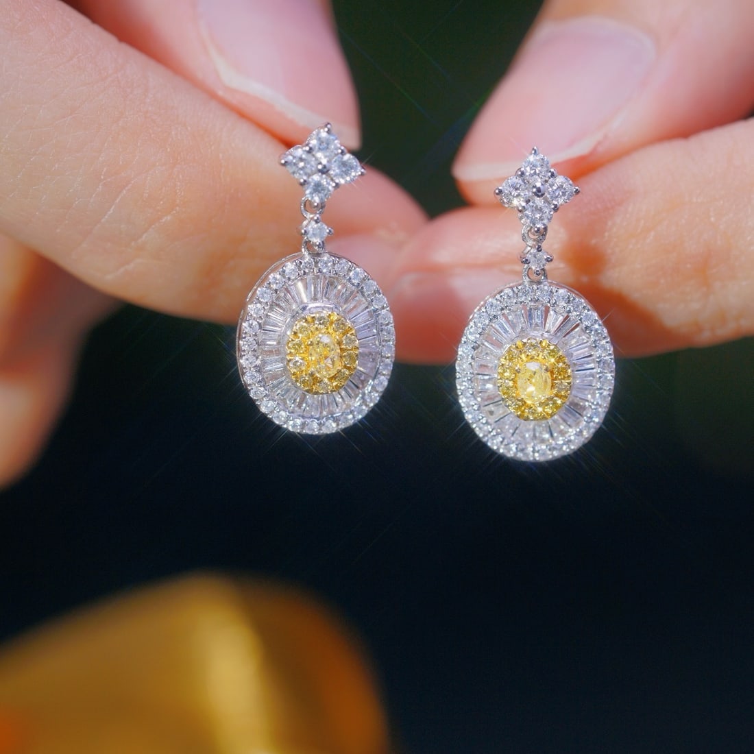 14k Gold 1.00 Ct Natural Color Diamond Earrings: Ref:231196044 // gold content:14k gold // main gemstone:diamond // shape:multiple // carat weight:1. 00ct // clarity grade:vs-si // color:color // treatment:natural // High Estimate: 7900 Condition: N
