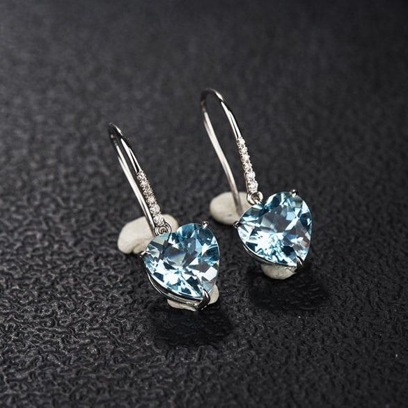 14k Gold 3.25 Ct Natural Aquamarine & Diamond Earrings: Ref:231196145 // gold content:14k gold // main gemstone:aquamarine // shape:heart // carat weight:3. 25ct // color:blue // treatment:natural // // adjacent gemstone 2 : diamond // shape:round // clari