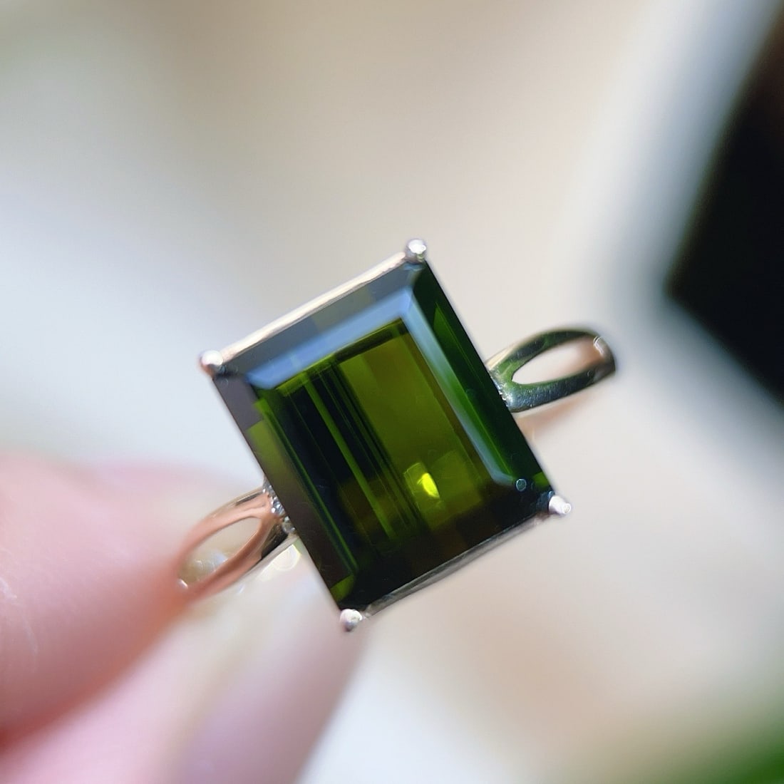 14k Gold 4.32 Ctw Natural Tourmaline & Diamond Ring: Ref:231196194 // gold content:14k gold // ring size:7. 25us // // main gemstone:tourmaline // shape:octagonal // carat weight:4. 3ct // color:green // treatment:natural // // adjacent gemstone 2 : dia