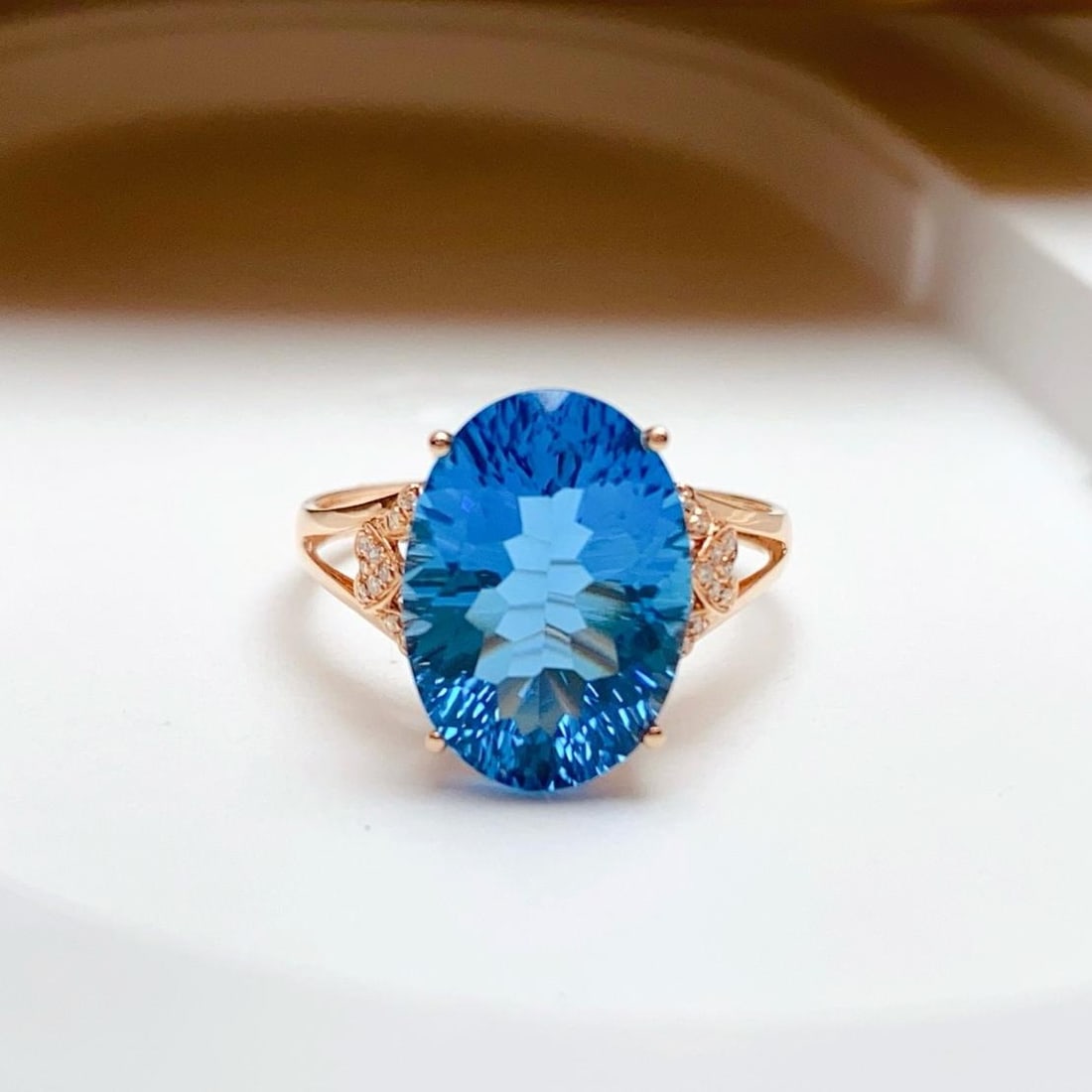 14k Gold 6.80 Ct Natural Topaz & Diamond Ring: Ref:231196300 // gold content:14k gold // ring size:7. 25us // // main gemstone:topaz // shape:oval // carat weight:6. 80ct // color:blue // treatment:natural // // adjacent gemstone 2 : diamond // nu