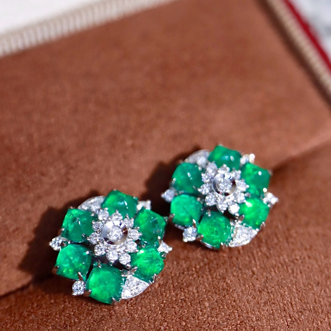 14k Gold 1.92 Ctw Natural Emerald & Diamond Earrings: Ref:231196325 // gold content:14k gold // main gemstone:emerald // shape:sugar-loaf // carat weight:1. 69ct // color:green // treatment:natural // // adjacent gemstone 2 : diamond // shape:round // ca