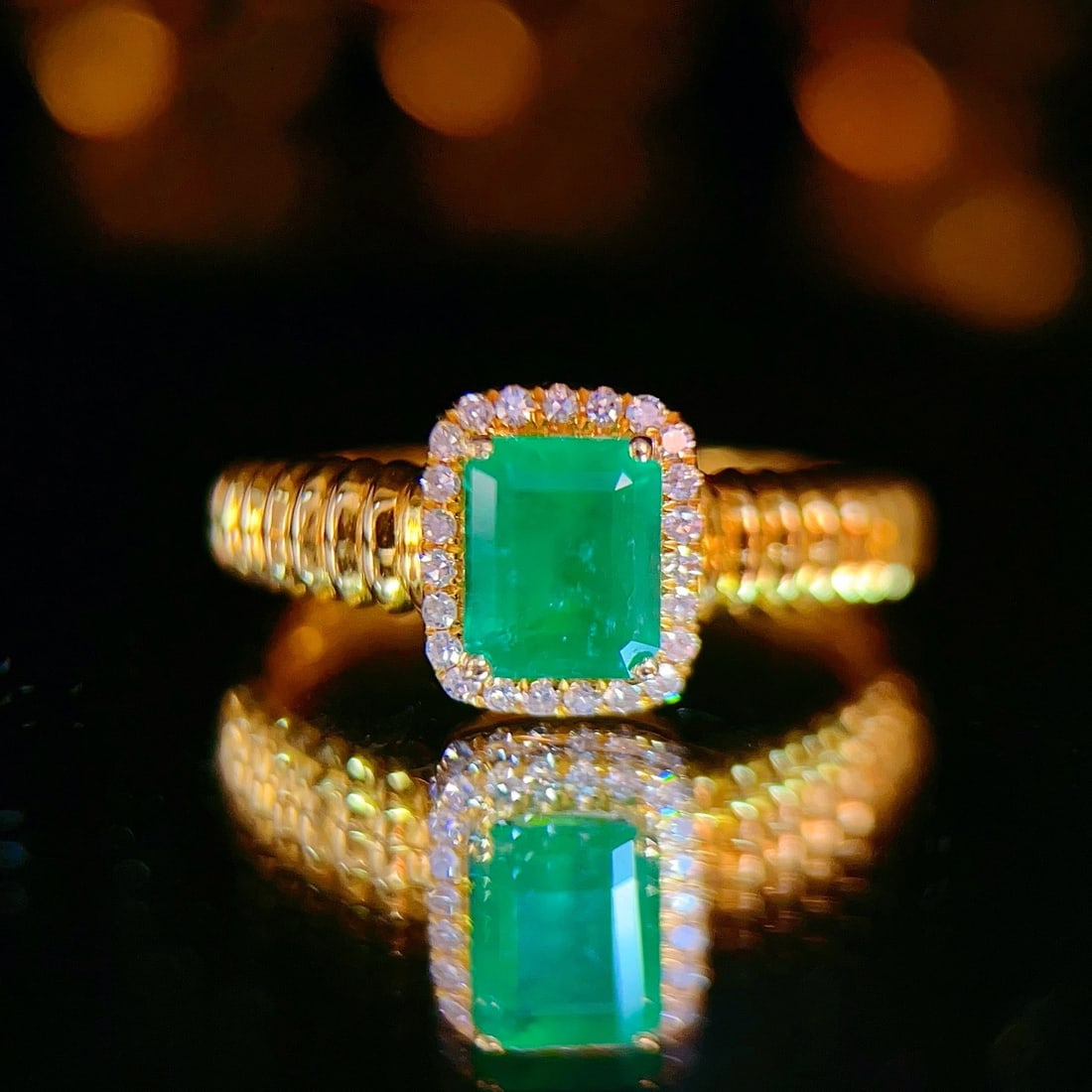 14k Gold 0.9 Ct Natural Emerald & Diamond Ring: Ref:231196370 // gold content:14k gold // ring size:7. 25us // // main gemstone:emerald // shape:octagonal // carat weight:0. 9ct // color:green // treatment:natural // // adjacent gemstone 2 : diamon