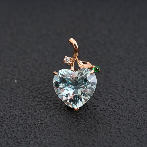14k Gold 3.77 Ct Natural Aquamarine & Diamond & Tsavorite Pendant( Without Chain ): Ref:231196395 // gold content:14k gold // main gemstone:aquamarine // shape:heart // carat weight:3. 77ct // color:blue // treatment:natural // // adjacent gemstone 2 : diamond // shape:round //