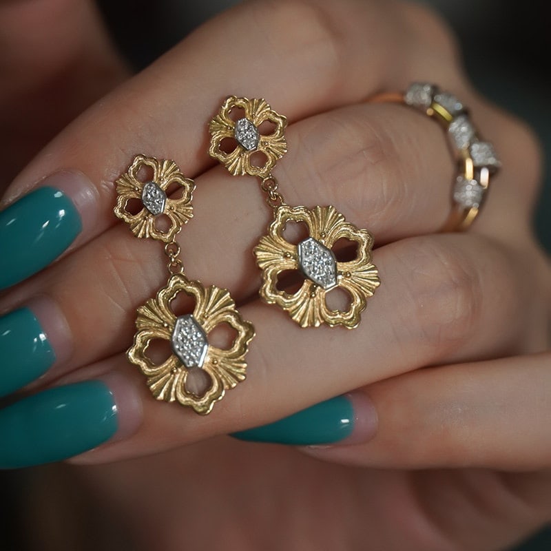 14k Gold 0.15 Ct Natural H Diamond Earrings: Ref:231196376 // gold content:14k gold // main gemstone:diamond // shape:round // carat weight:0. 15ct // clarity grade:vs-si // color:h // treatment:natural // cut grade:g // Low Estimate: 5500 Condi
