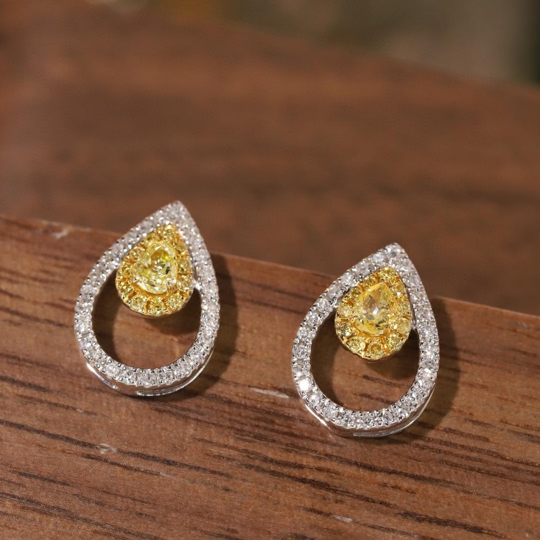 14k Gold 0.40 Ctw Natural Yellow Diamond & Diamond Earrings: Ref:231196421 // gold content:14k gold // main gemstone:yellow diamond // shape:pear // carat weight:0. 16ct // color:yellow // treatment:natural // // adjacent gemstone 2 : diamond // shape:round // 