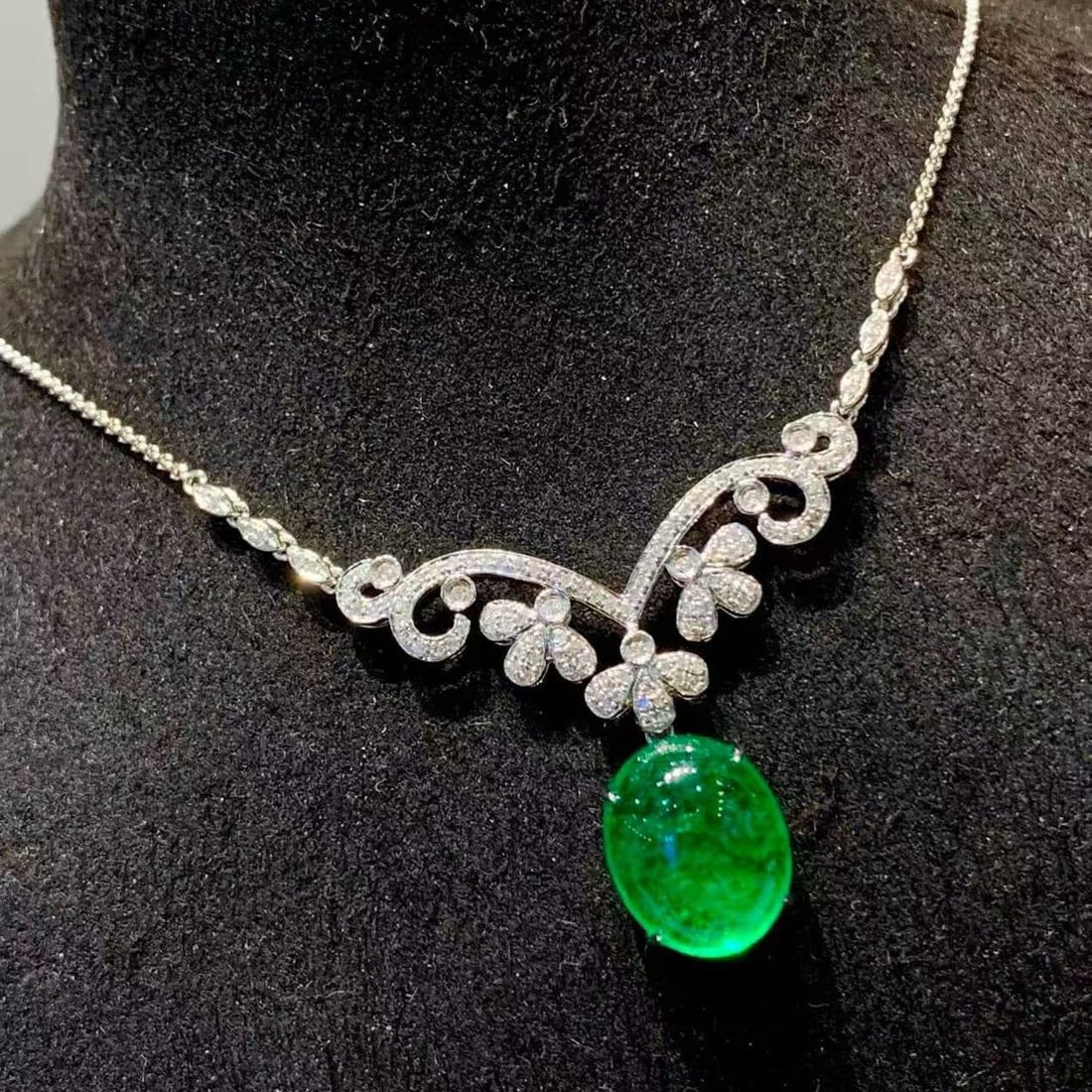 14k Gold 6.6 Ct Natural Emerald & Diamond Necklace - 2