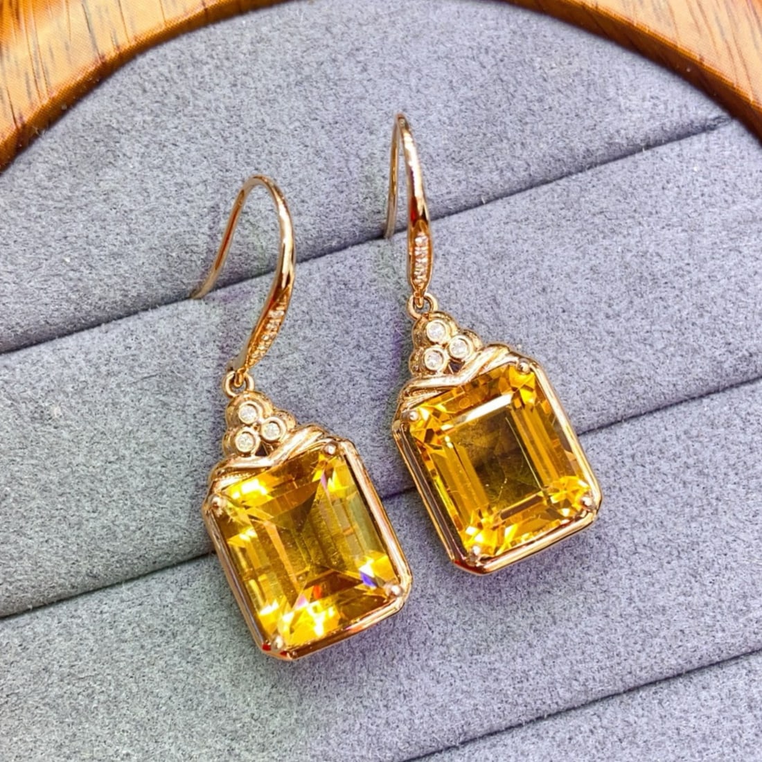 14k Gold 9.2 Ct Natural Citrine & Diamond Earrings: Ref:231173024 // gold content:14k gold // main gemstone:citrine // shape:octagonal // carat weight:9. 2ct // color:yellow // treatment:natural // // adjacent gemstone 2 : diamond // number of