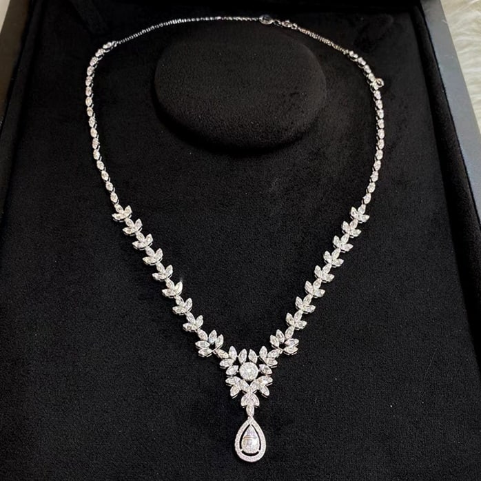 14k Gold 3.80 Ct Natural H Diamond Necklace: Ref:231173049 // gold content:14k gold // main gemstone:diamond // shape:multiple // carat weight:3. 80ct // clarity grade:vs-si // color:h // treatment:natural // Condition: New Low Estimate: 13000.0