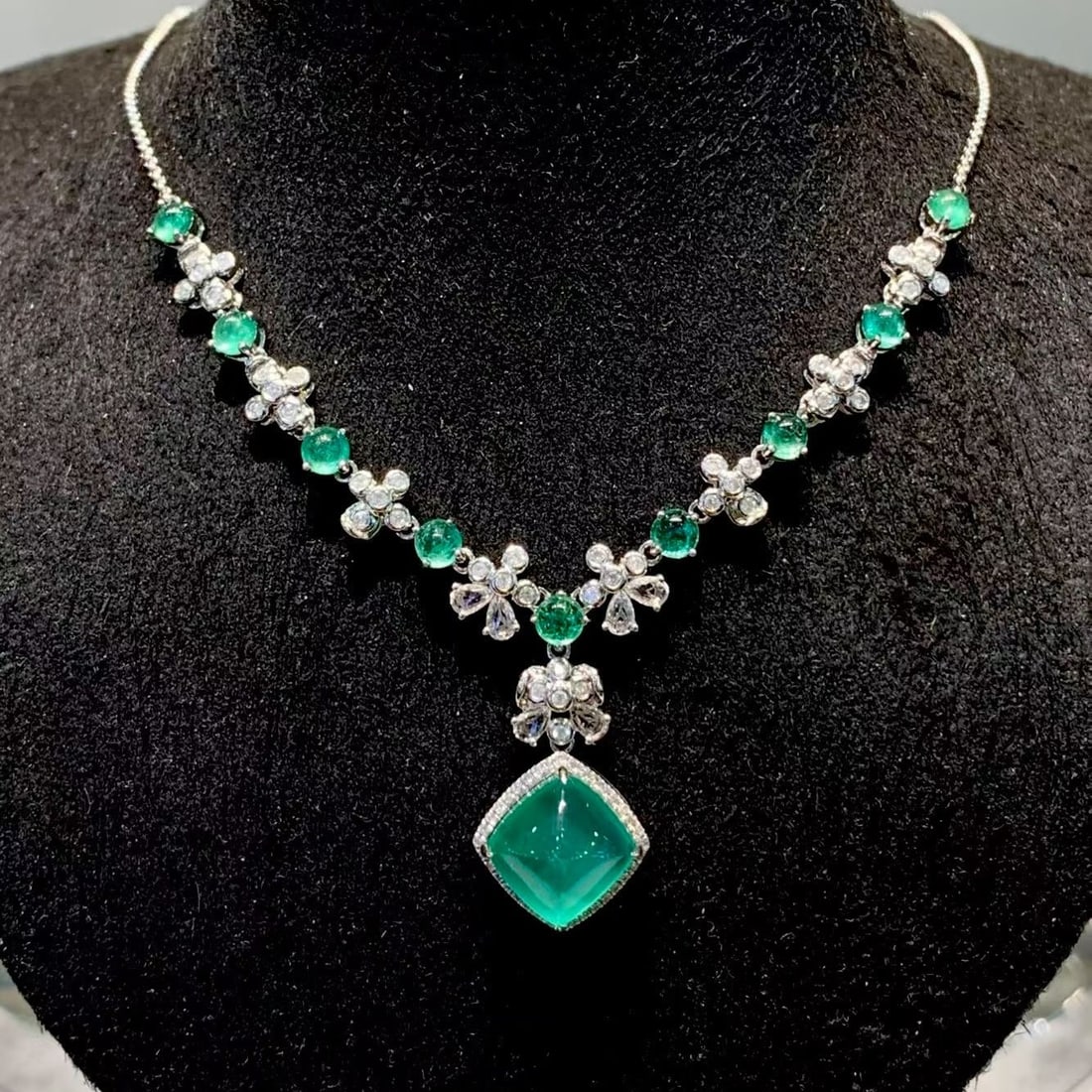 14k Gold 5.02 Ct Natural Emerald & Diamond & Sapphire Necklace - 2