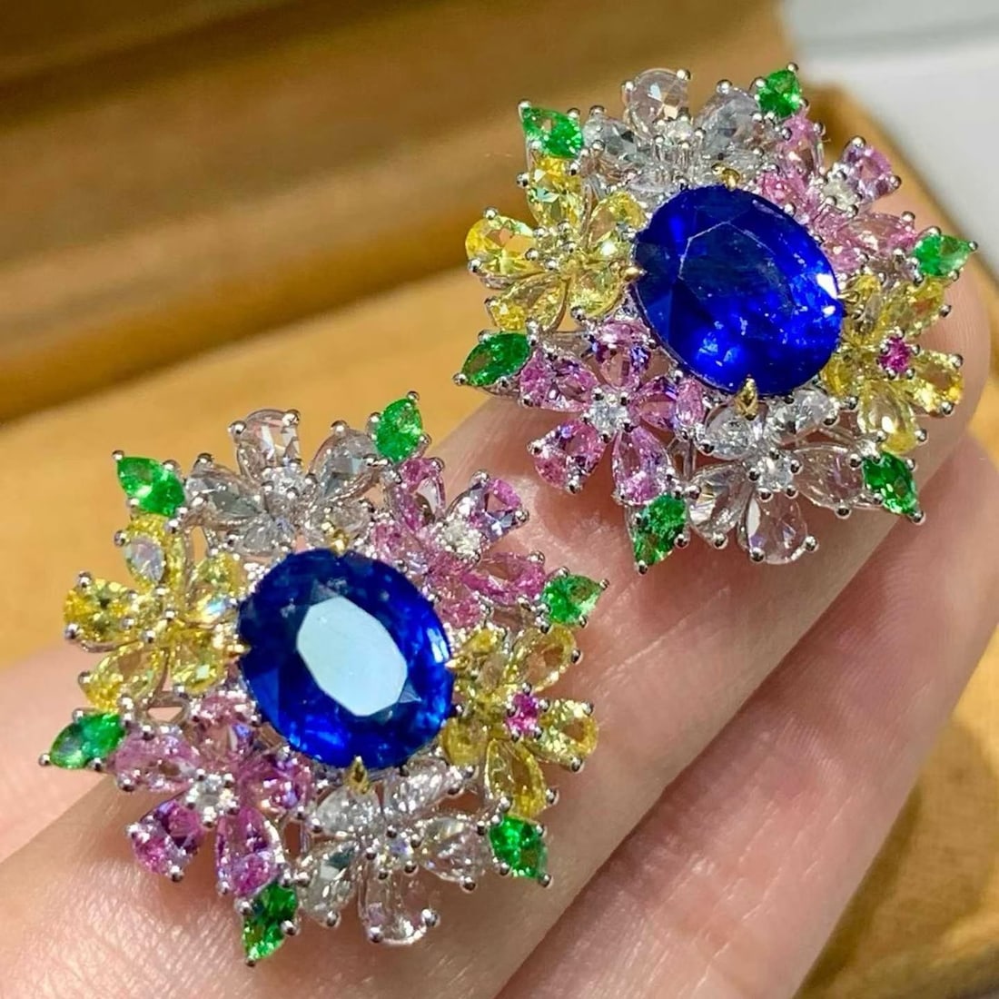 14k Gold 3.9 Ct Natural Sapphire & Coloured Gemstone Earrings - 4
