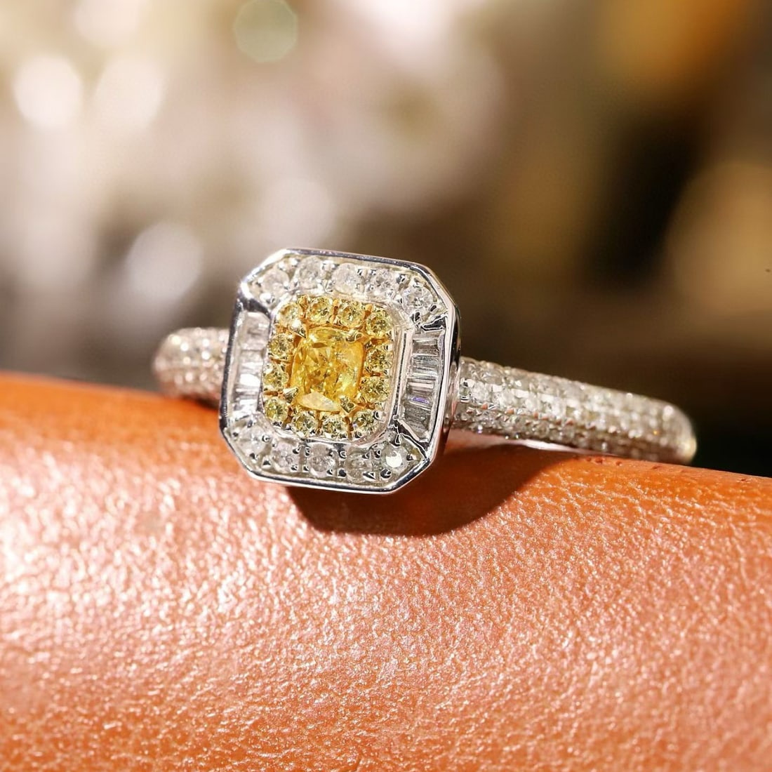 14k Gold 0.30 Ct Natural Color Diamond Ring - 6