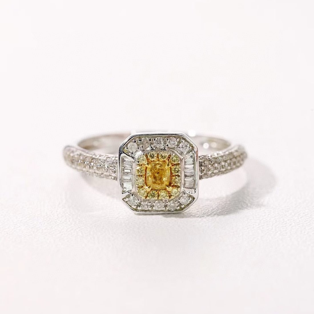 14k Gold 0.30 Ct Natural Color Diamond Ring - 7