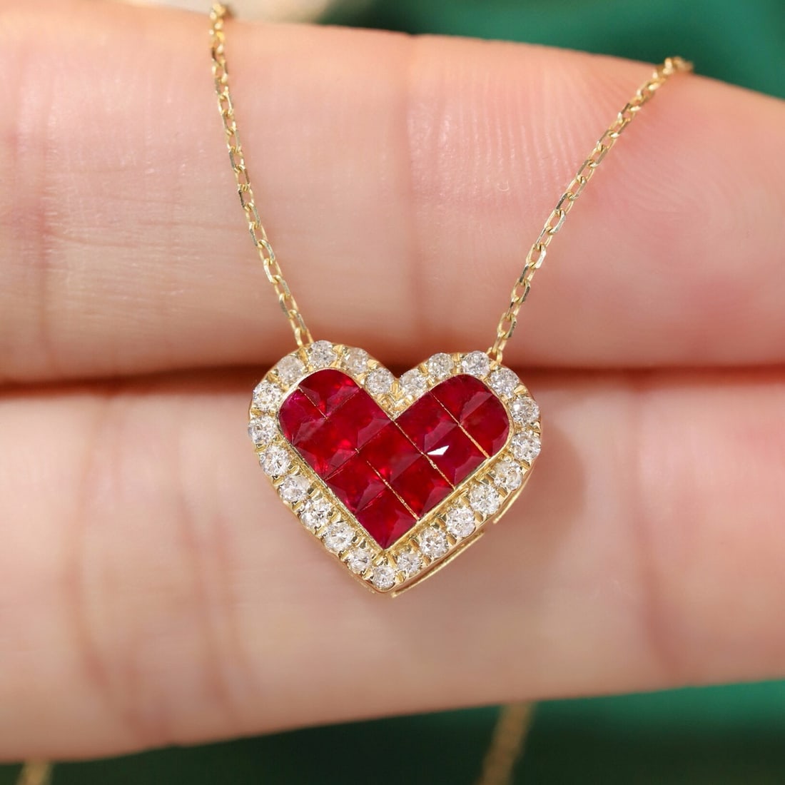 14k Gold 0.90 Ctw Natural Ruby & Diamond Necklace: Ref:231173131 // gold content:14k gold // main gemstone:ruby // shape:princess // carat weight:0. 68ct // color:red // treatment:natural // // adjacent gemstone 2 : diamond // shape:round // carat