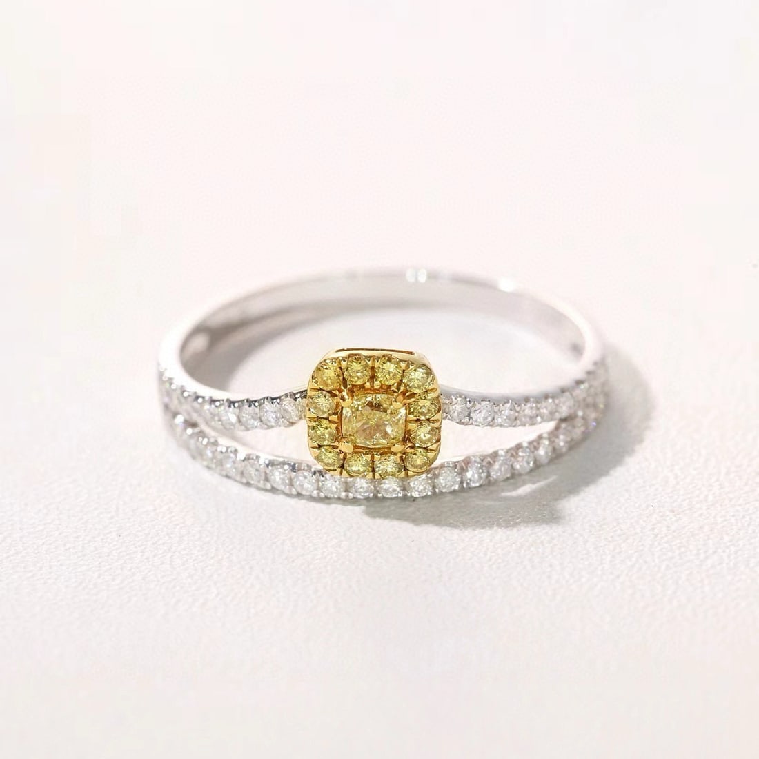 14k Gold 0.50 Ct Natural Color Diamond Ring - 3
