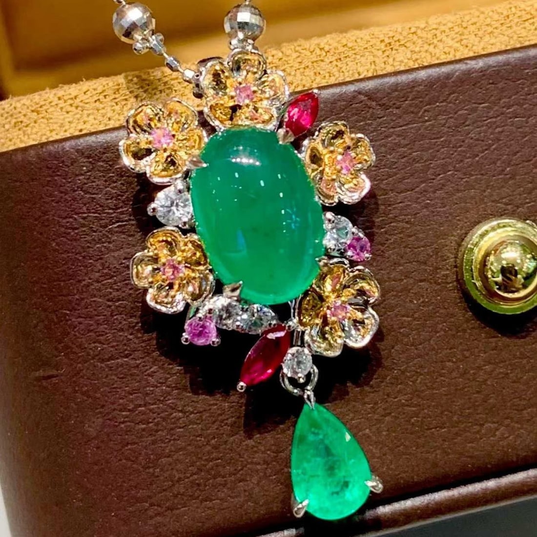 14k Gold 2.8 Ct Vivid Green Natural Emerald & Diamond & Coloured Gemstone Pendant( Without Chain ) - 5