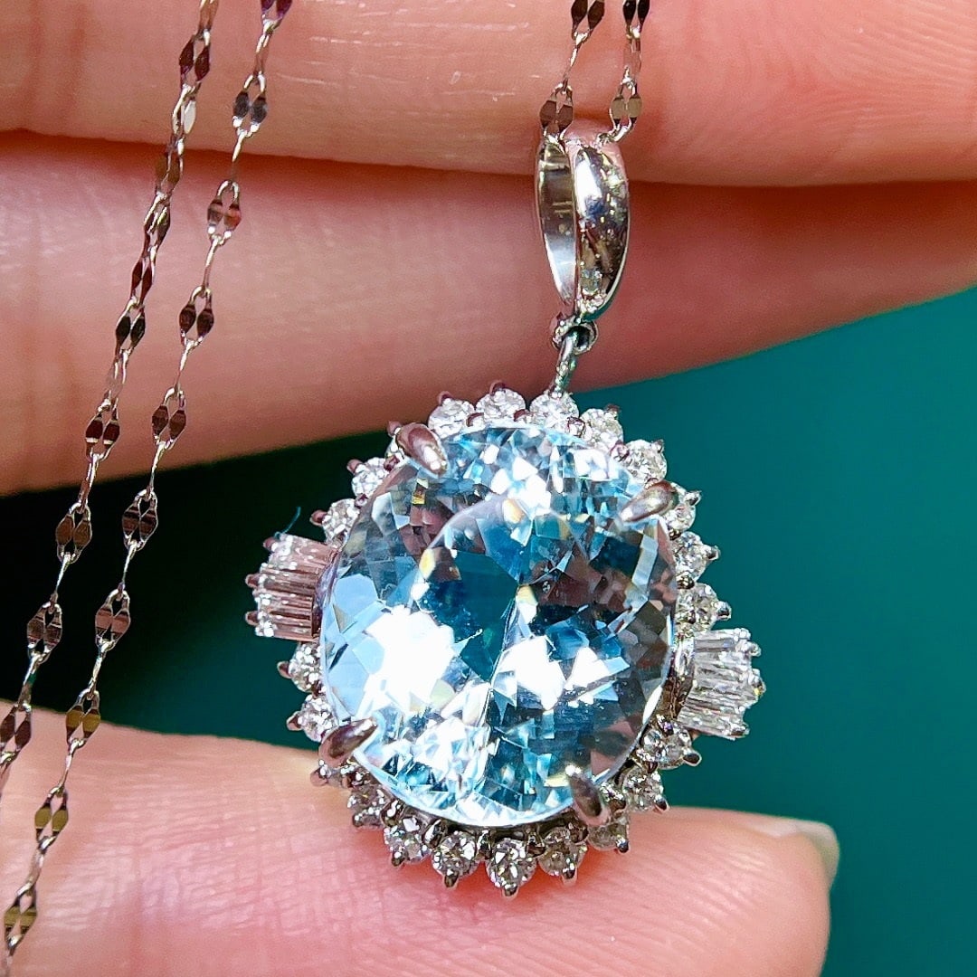 14k Gold 8.22 Ctw Natural Aquamarine & Diamond Pendant( Without Chain ): Ref:231173172 // gold content:14k gold // main gemstone:aquamarine // shape:oval // carat weight:7. 65ct // color:blue // treatment:natural // // adjacent gemstone 2 : diamond // shape:multiple //