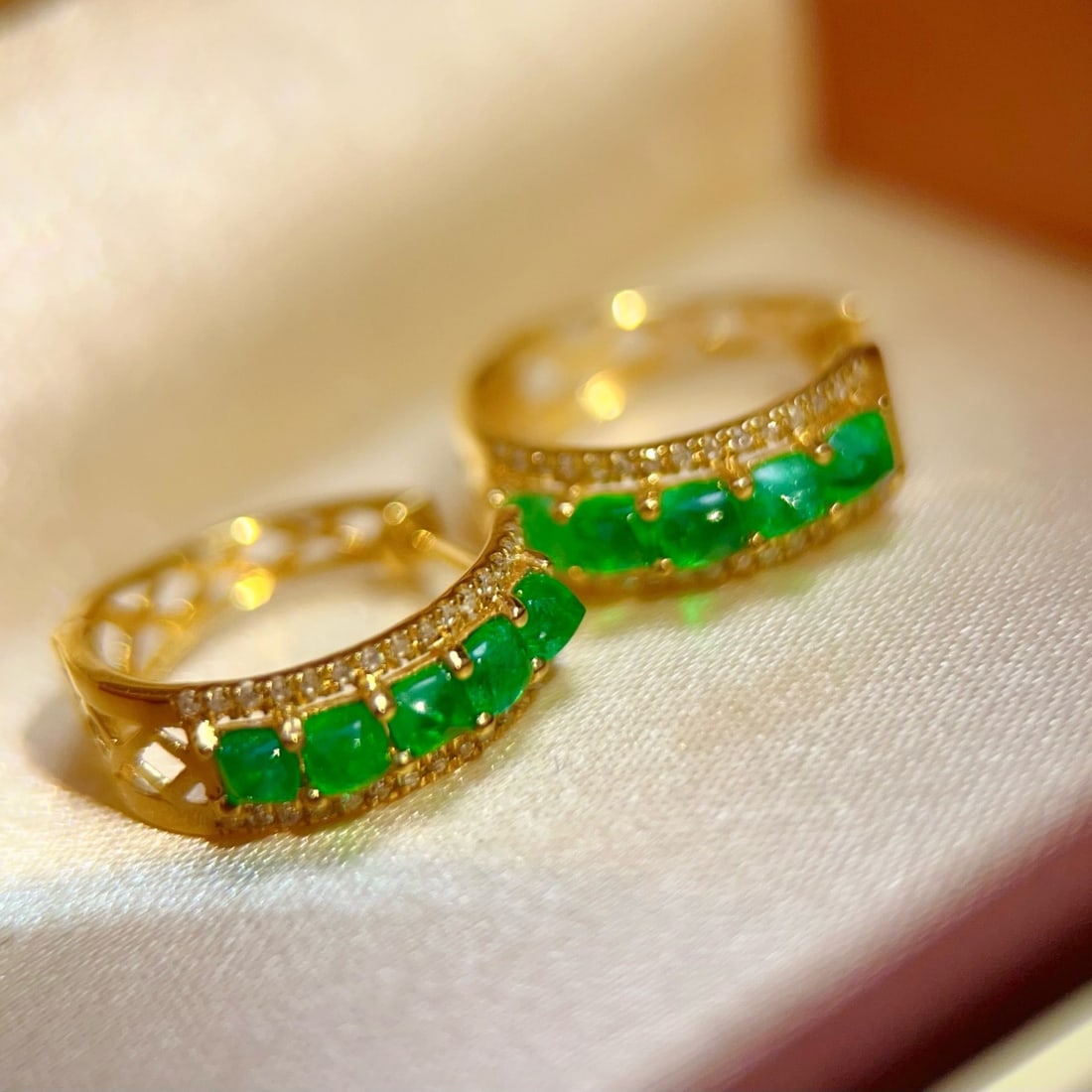 14k Gold 0.78 Ct Natural Emerald & Diamond Earrings - 3