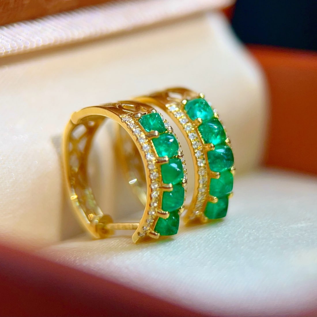 14k Gold 0.78 Ct Natural Emerald & Diamond Earrings - 5