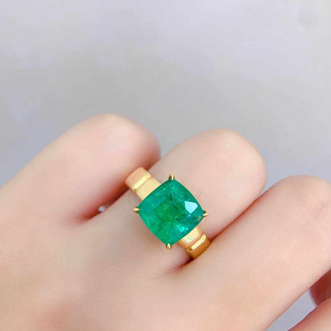 14k Gold 3.51 Ct Natural Emerald Ring - 2