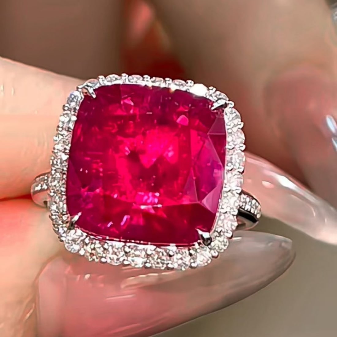 14k Gold 11.2 Ct Natural Tourmaline & Diamond Ring: Ref:231173259 // gold content:14k gold // ring size:7. 25us // // main gemstone:tourmaline // shape:cushion // carat weight:11. 2ct // color:red // treatment:natural // // adjacent gemstone 2 : diamon