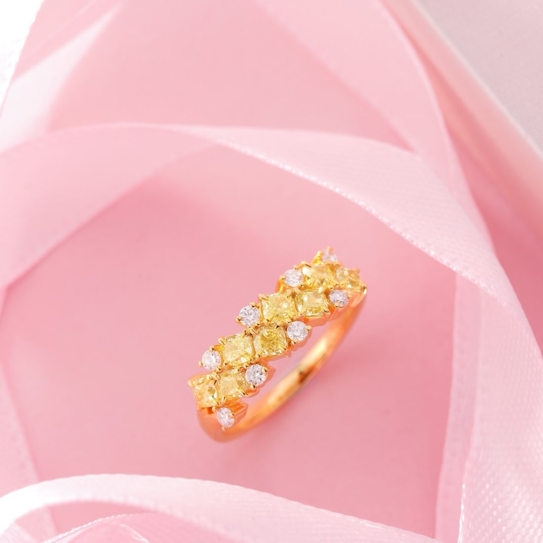 14k Gold 1.04 Ctw Natural Yellow Diamond & Diamond Ring: Ref:231174013 // gold content:14k gold // ring size:7. 25us // // main gemstone:yellow diamond // shape:cushion // carat weight:0. 88ct // color:yellow // treatment:natural // // adjacent gemstone 2