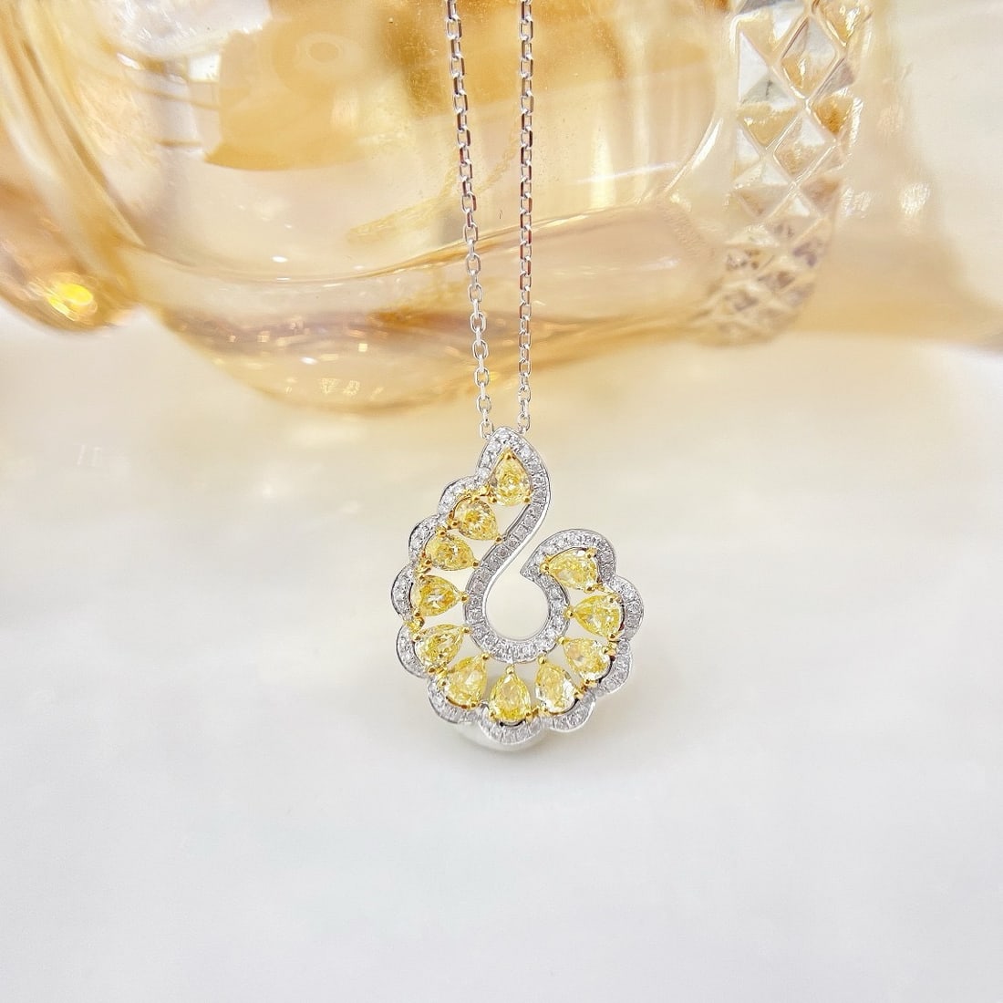 14k Gold 1.04 Ctw Natural Yellow Diamond & Diamond Necklace: Ref:231174012 // gold content:14k gold // main gemstone:yellow diamond // shape:pear // carat weight:0. 88ct // color:yellow // treatment:natural // // adjacent gemstone 2 : diamond // shape:round //