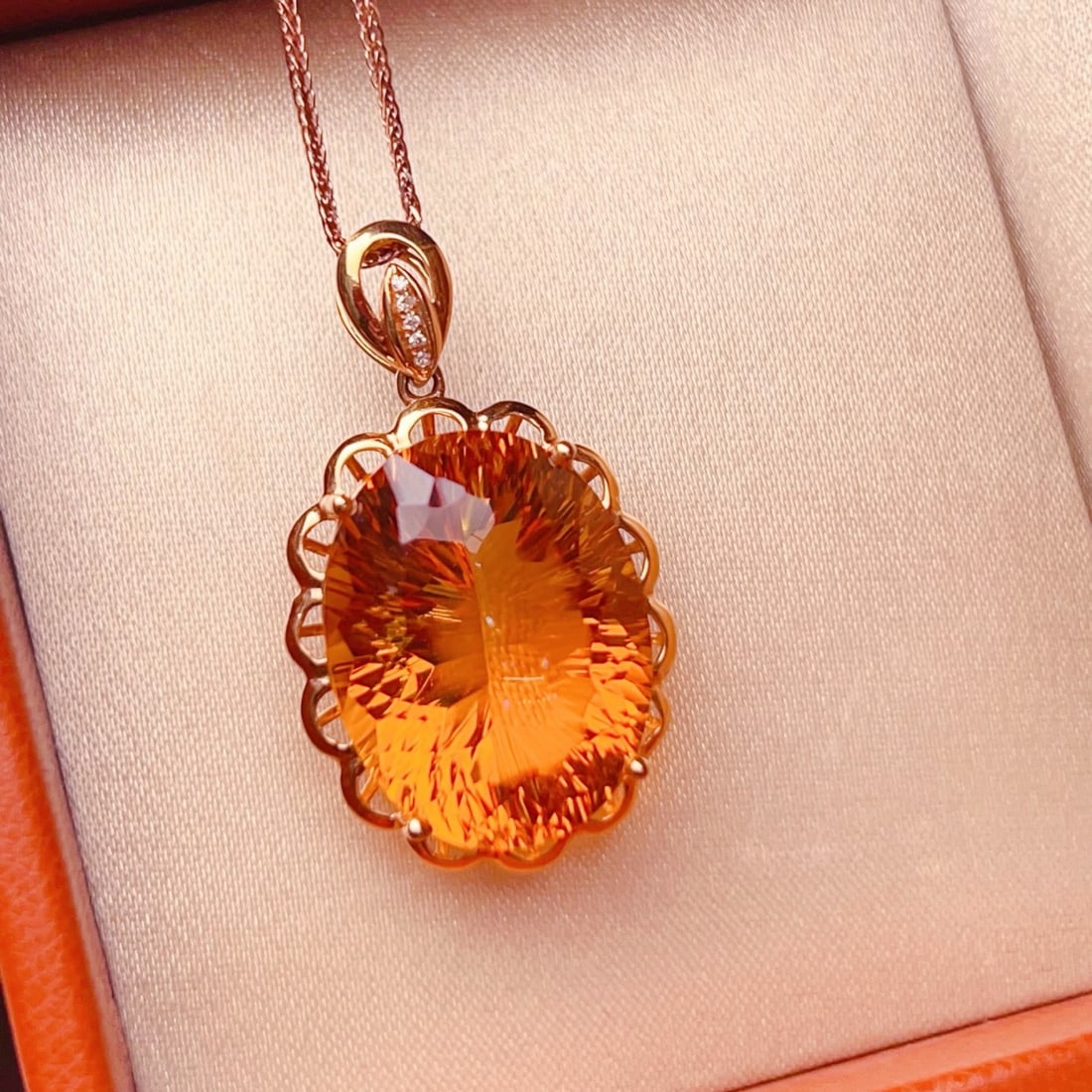 14k Gold 17.26 Ctw Natural Citrine & Diamond Pendant( Without Chain ): Ref:231174020 // gold content:14k gold // main gemstone:citrine // shape:oval // carat weight:17. 25ct // color:yellow // treatment:natural // // adjacent gemstone 2 : diamond // number of stones:5