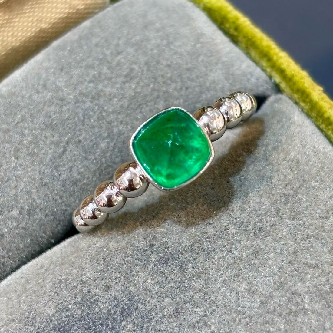 14k Gold 1.25 Ct Natural Emerald Ring - 3