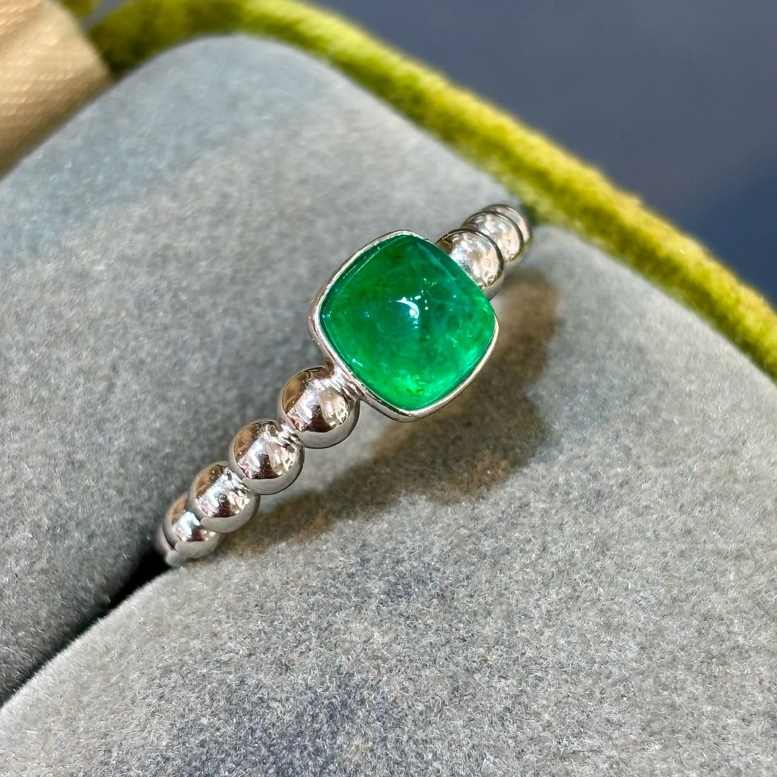 14k Gold 1.25 Ct Natural Emerald Ring - 4
