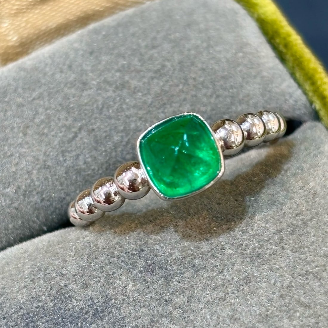 14k Gold 1.25 Ct Natural Emerald Ring - 5