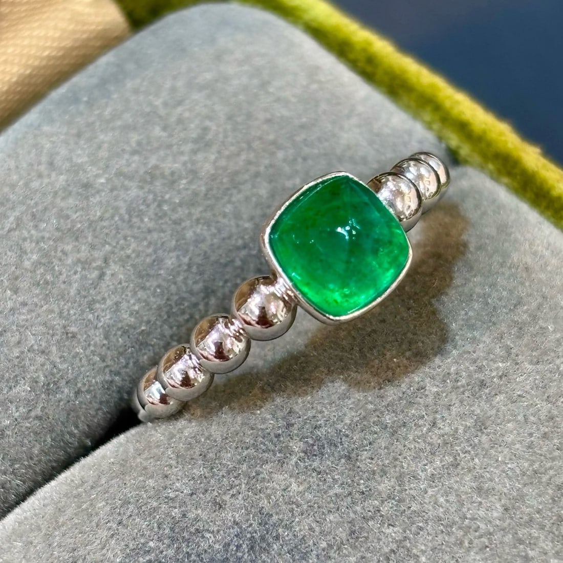 14k Gold 1.25 Ct Natural Emerald Ring - 6