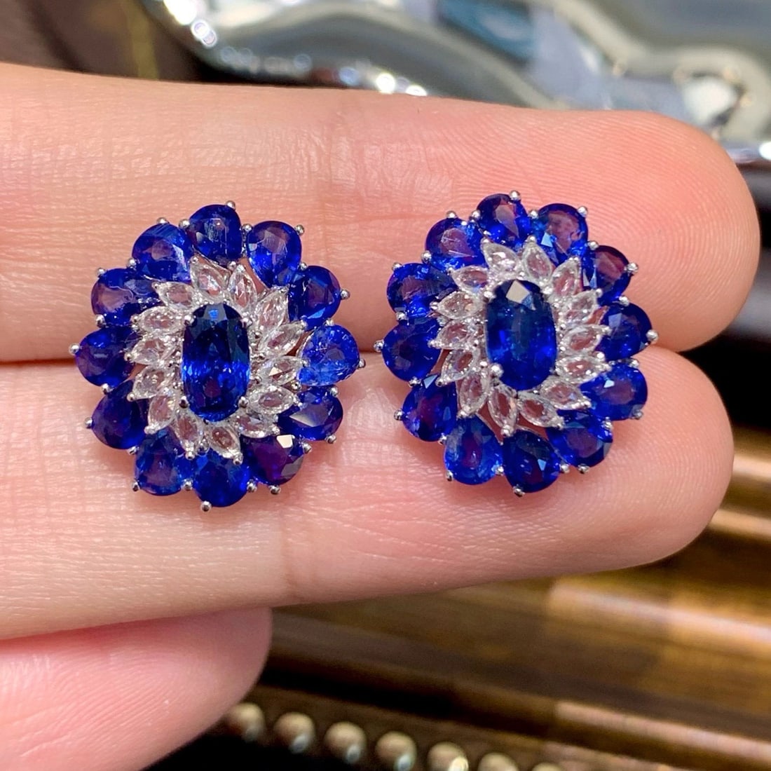 14k Gold 4.85 Ct Natural Sapphire & Sapphire Earrings: Ref:231174053 // gold content:14k gold // main gemstone:sapphire // shape:multiple // carat weight:4. 85ct // color:blue // treatment:natural // // adjacent gemstone 2 : sapphire // shape:marquise //