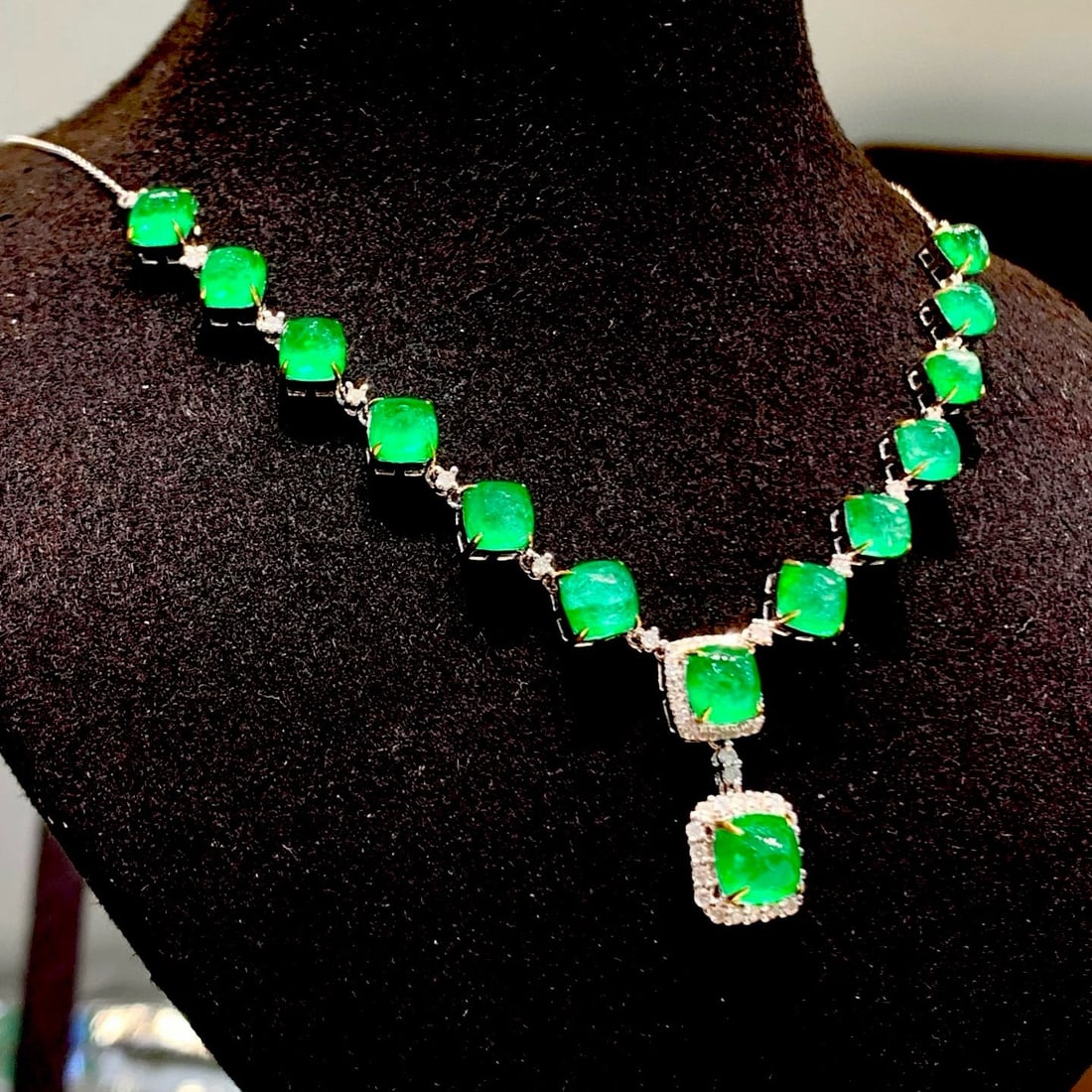14k Gold 8.03 Ct Natural Emerald & Diamond Necklace - 4