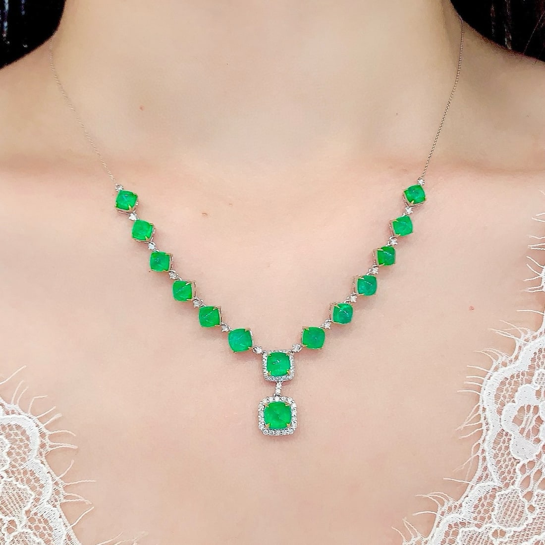 14k Gold 8.03 Ct Natural Emerald & Diamond Necklace - 5
