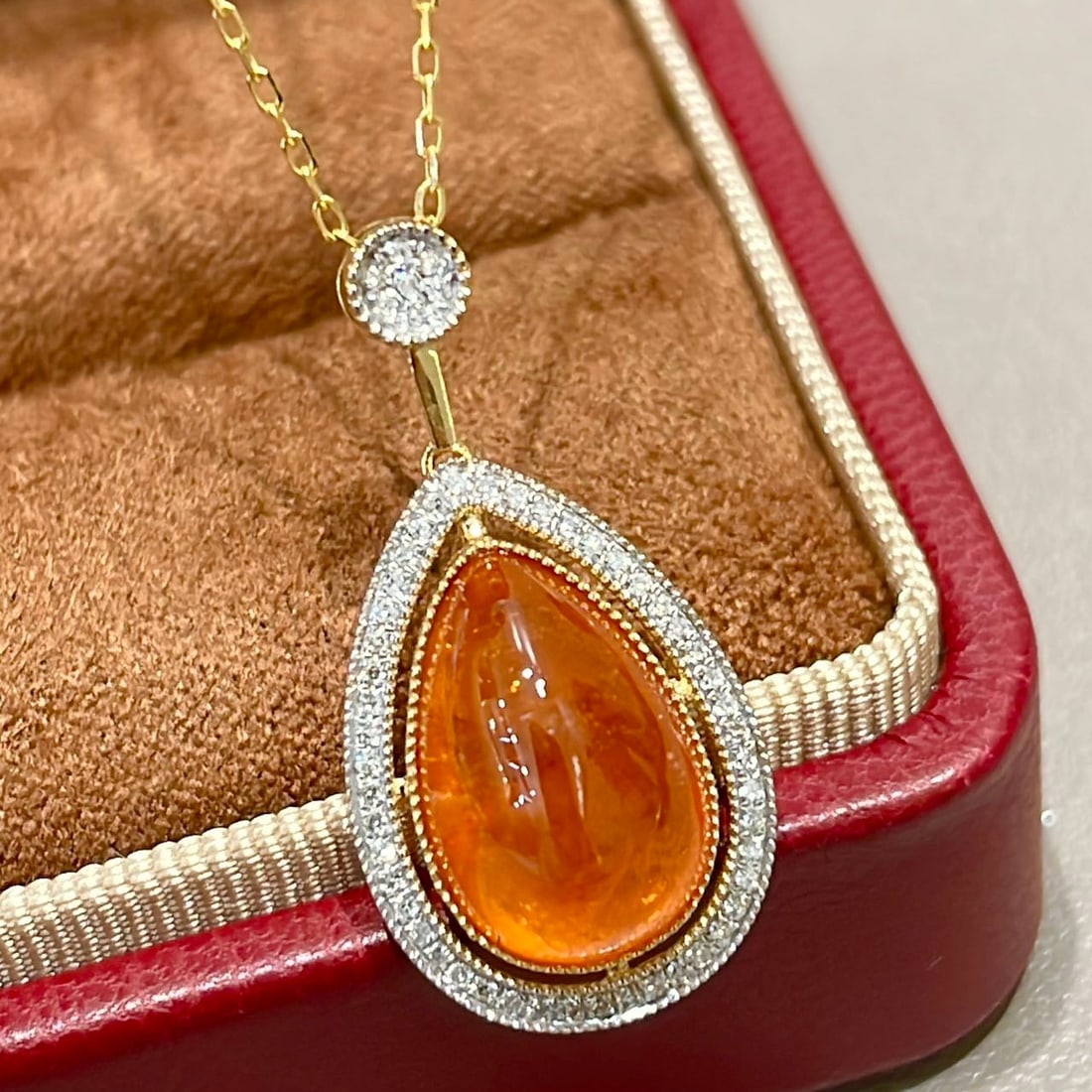 14k Gold 7.5 Ct Natural Spessartine & Diamond Necklace: Ref:231174054 // gold content:14k gold // main gemstone:spessartine // shape:pear // carat weight:7. 5ct // color:orange // treatment:natural // // adjacent gemstone 2 : diamond // shape:round //