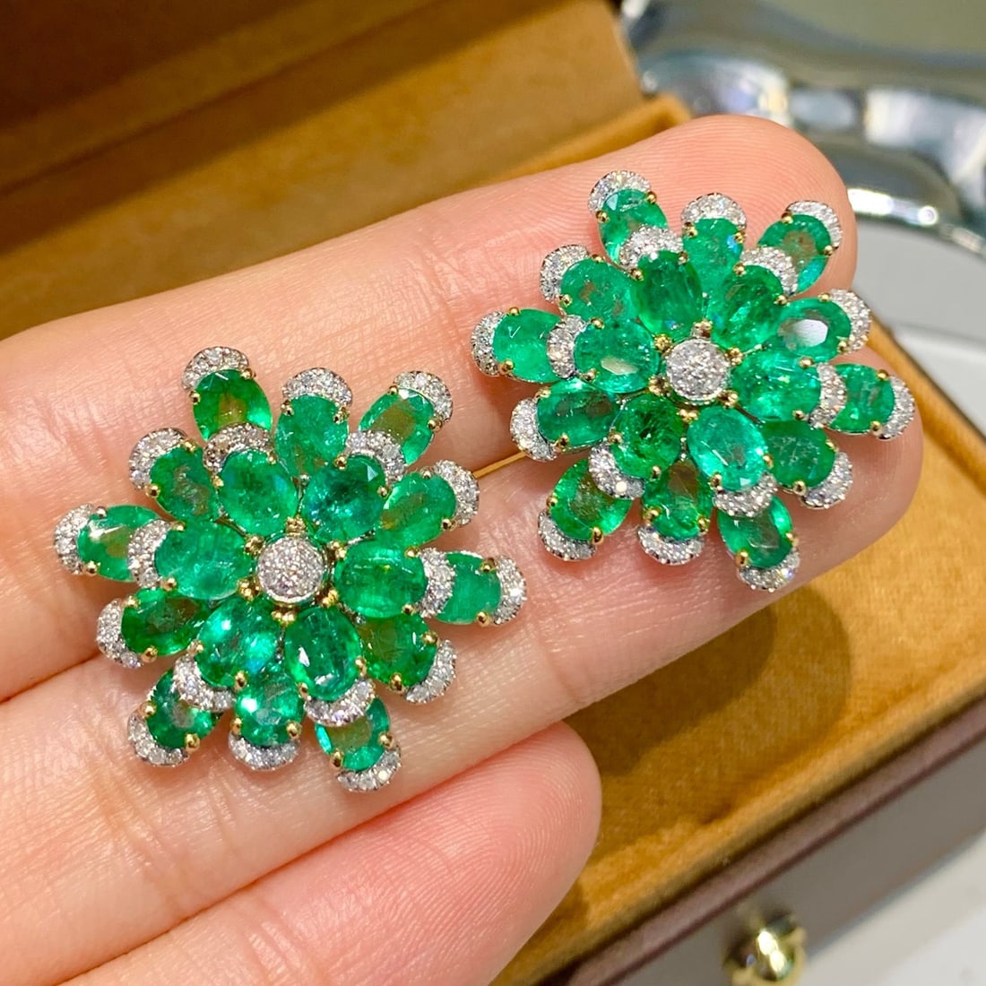 14k Gold 8 Ct Natural Emerald & Diamond Earrings: Ref:231174069 // gold content:14k gold // main gemstone:emerald // shape:oval // carat weight:8ct // color:green // treatment:natural // // adjacent gemstone 2 : diamond // number of stones:160 //