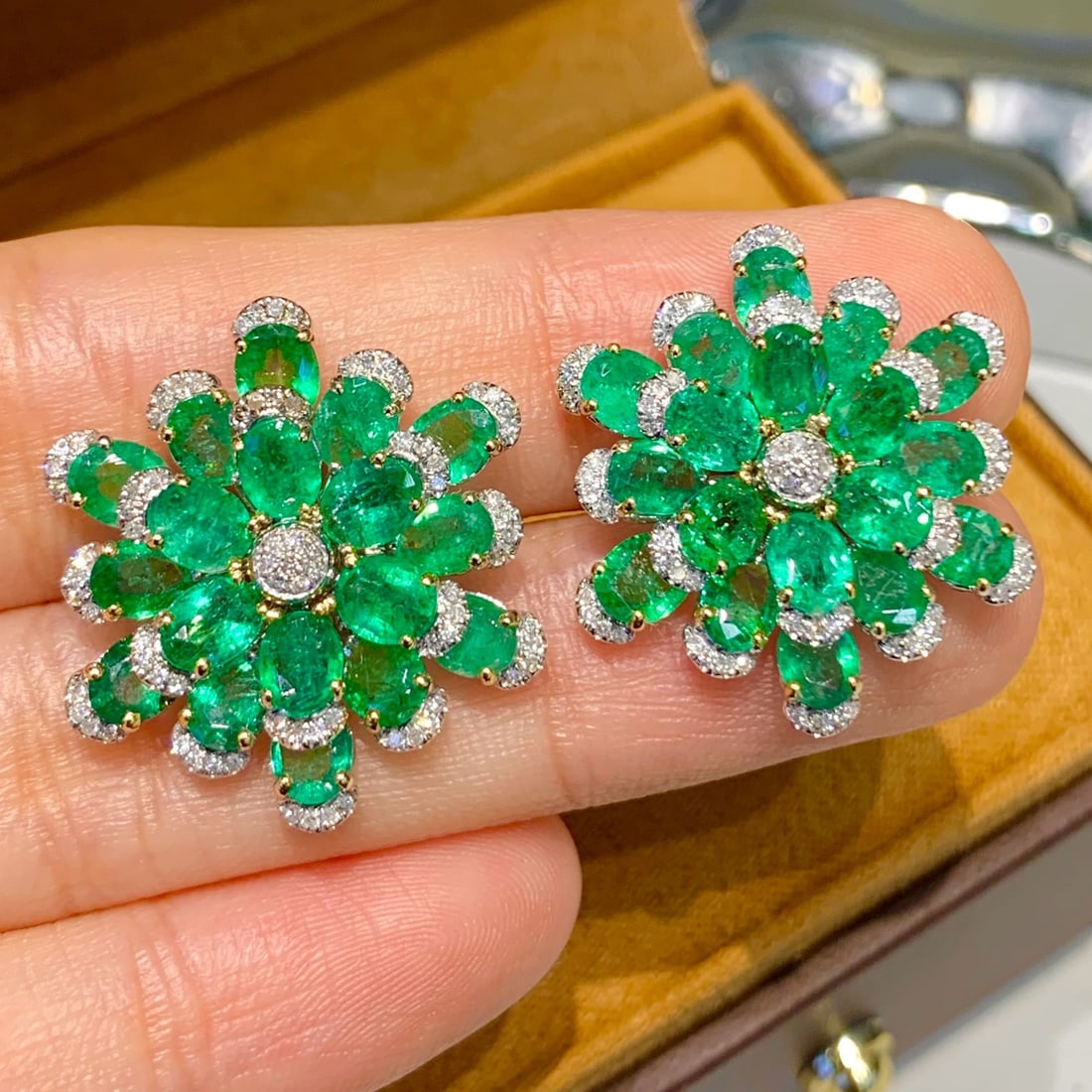 14k Gold 8 Ct Natural Emerald & Diamond Earrings - 2