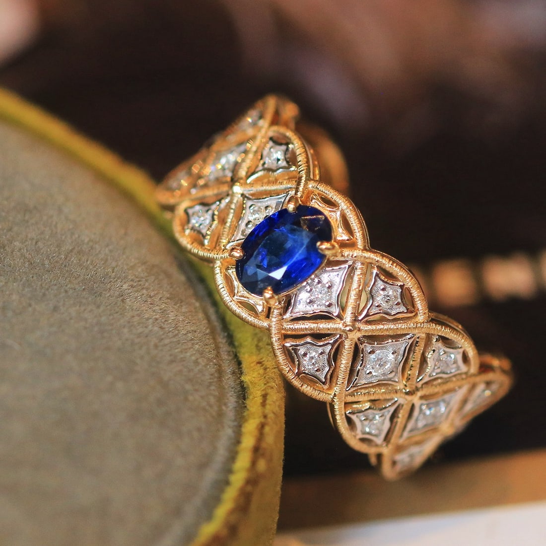 14k Gold 0.86 Ctw Natural Sapphire & Diamond Ring: Ref:231174062 // gold content:14k gold // ring size:7. 25us // // main gemstone:sapphire // shape:oval // carat weight:0. 55ct // color:blue // treatment:natural // // adjacent gemstone 2 : diamond
