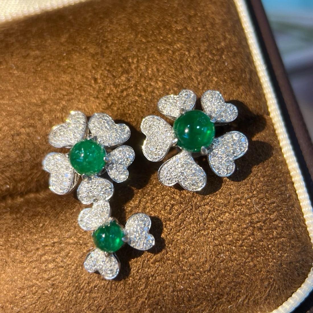 14k Gold 1.75 Ctw Natural Emerald & Diamond Earrings: Ref:231174082 // gold content:14k gold // main gemstone:emerald // shape:round // carat weight:1. 35ct // color:green // treatment:natural // cut grade:g // // adjacent gemstone 2 : diamond //