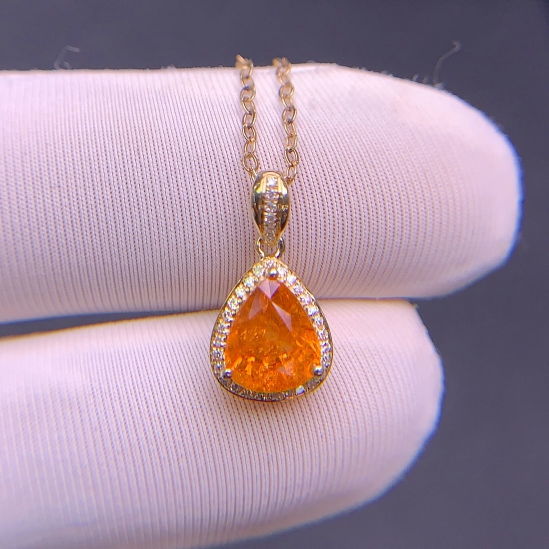 14k Gold 1.9 Ct Natural Spessartine & Diamond Pendant( Without Chain ): Ref:231174101 // gold content:14k gold // main gemstone:spessartine // shape:pear // carat weight:1. 9ct // color:orange // treatment:natural // // adjacent gemstone 2 : diamond // shape:round //