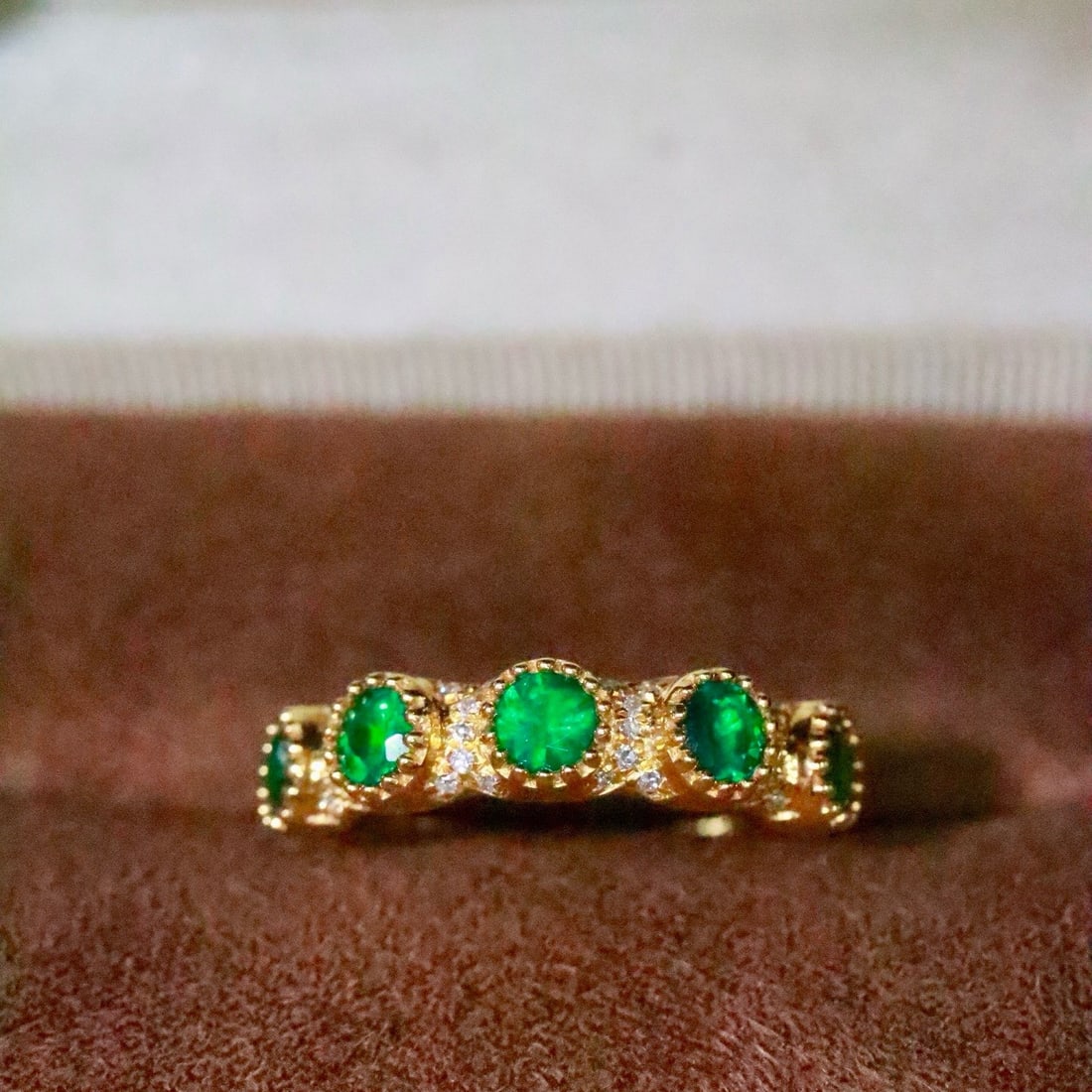 14k Gold 0.69 Ctw Natural Emerald & Diamond Ring: Ref:231174111 // gold content:14k gold // ring size:7. 25us // // main gemstone:emerald // shape:round // carat weight:0. 58ct // color:green // treatment:natural // cut grade:g // // adjacent