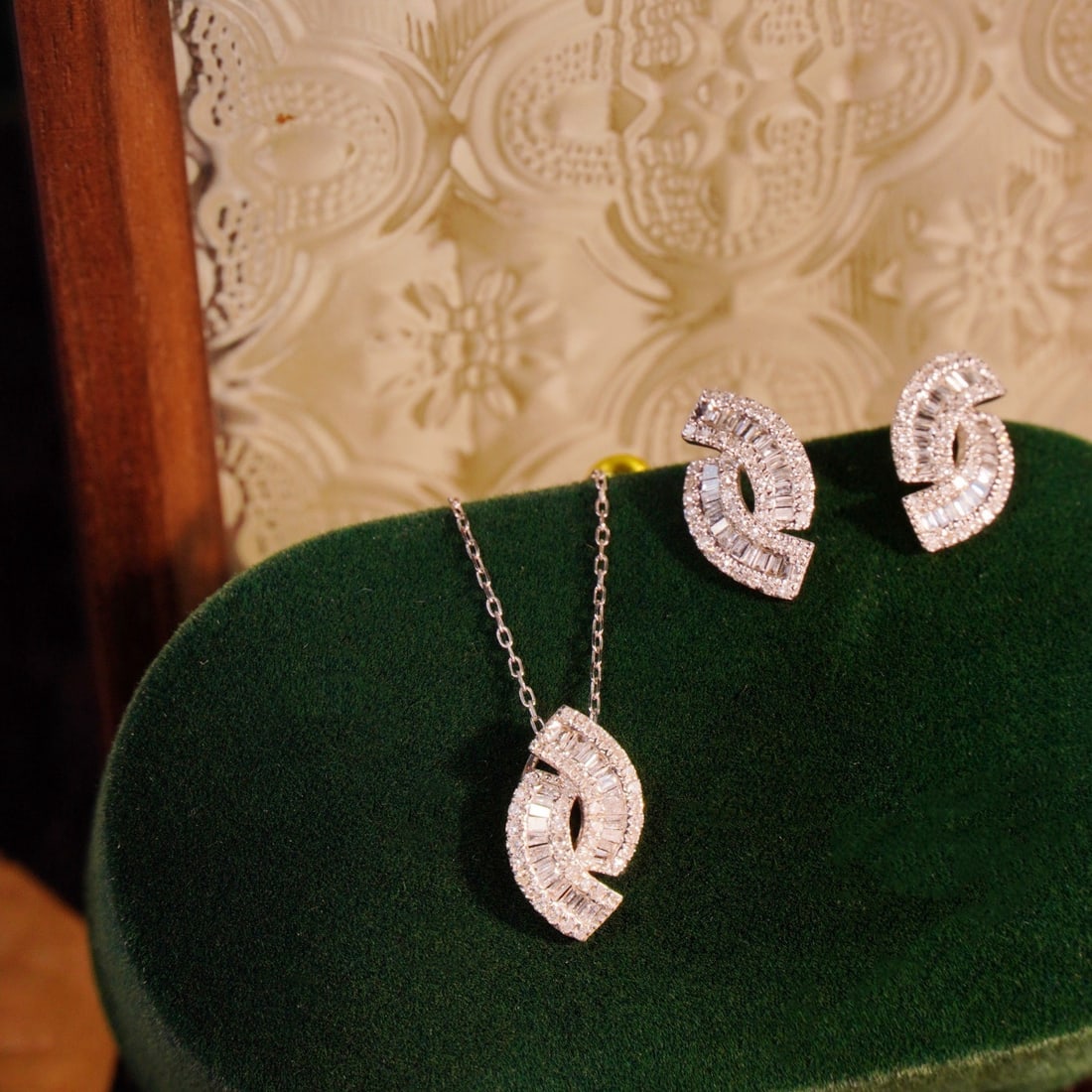 14k Gold 1.0 Ctw Natural H Diamond Jewelry Set: Ref:231174104 // gold content:14k gold // earrings // main gemstone:diamond // shape:multiple // carat weight:0. 3ct // clarity grade:vs-si // color:h // treatment:natural // // necklace // main gemst