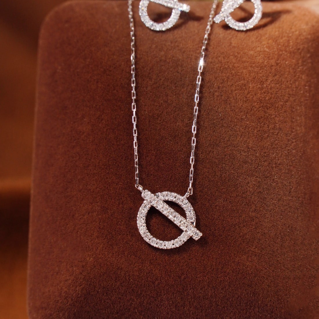 14k Gold 0.52 Ctw Natural H Diamond Jewelry Set: Ref:231174108 // gold content:14k gold // necklace // main gemstone:diamond // shape:round // carat weight:0. 28ct // clarity grade:vs-si // color:h // treatment:natural // cut grade:g // // earrings