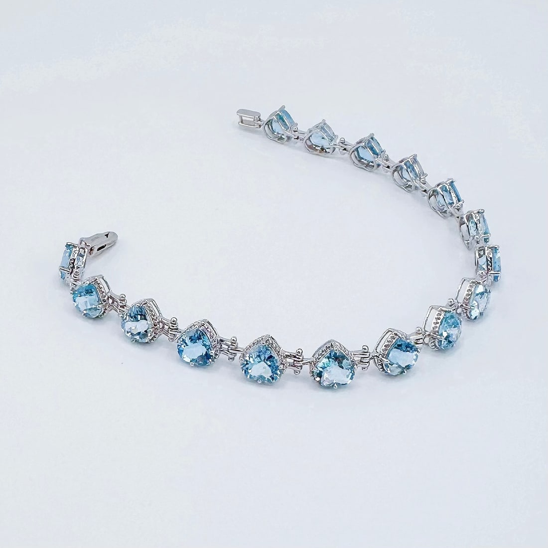 14k Gold 10.75 Ct Natural Aquamarine Bracelet - 2