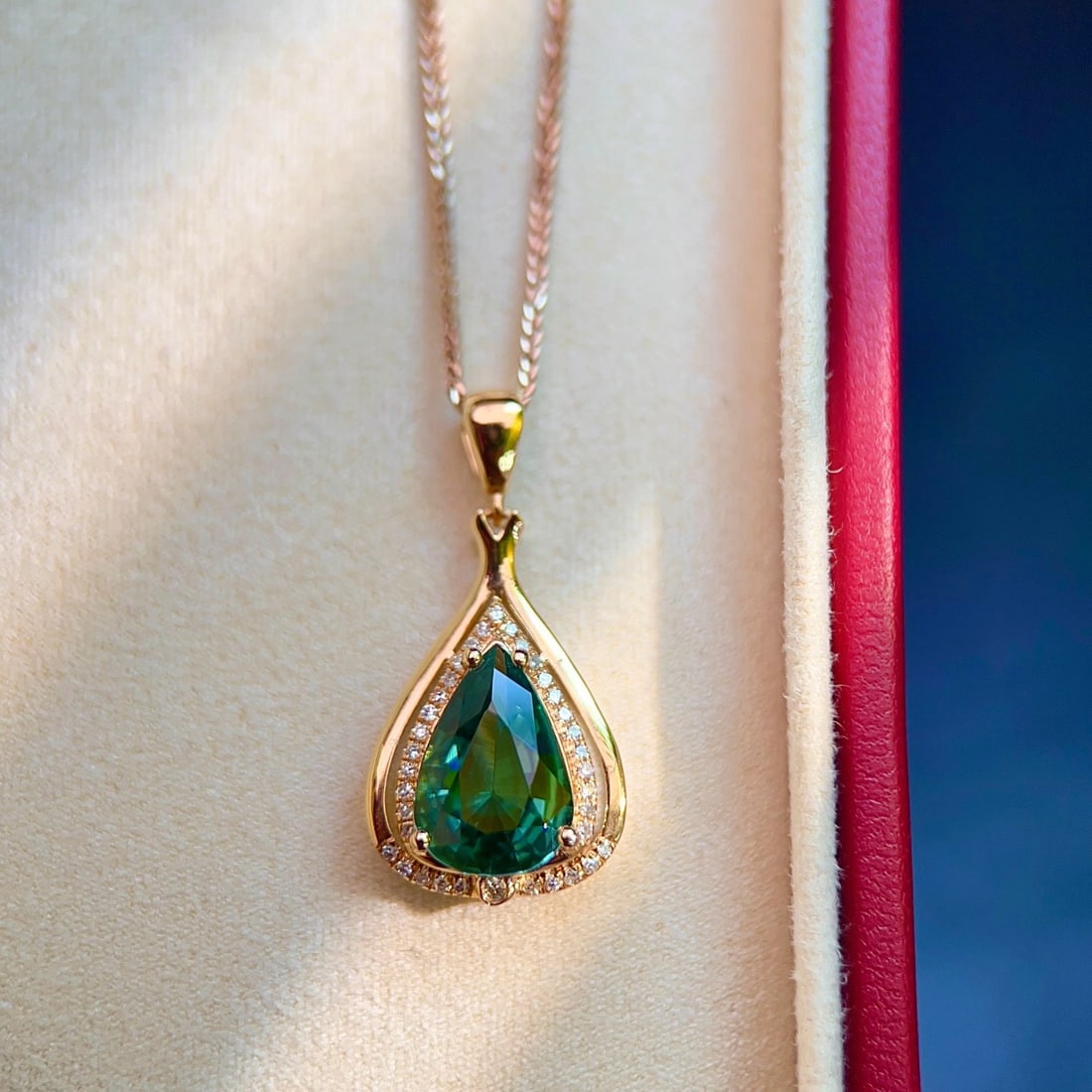 14k Gold 1.53 Ctw Natural Tourmaline & Diamond Pendant( Without Chain ): Ref:231174102 // gold content:14k gold // main gemstone:tourmaline // shape:pear // carat weight:1. 42ct // color:green // treatment:natural // // adjacent gemstone 2 : diamond // number of stones:37