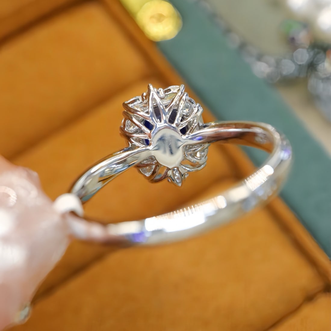 14k Gold 1.50 Ctw Vivid Blue Natural Sapphire & Diamond Ring - 4
