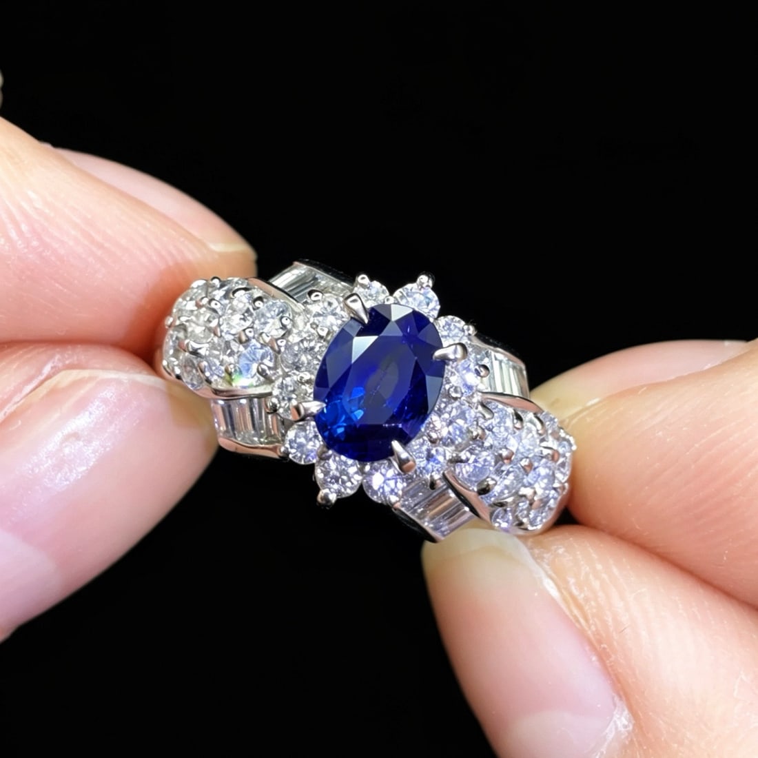 14k Gold 2.30 Ctw Vivid Blue Natural Sapphire & Diamond Ring - 3
