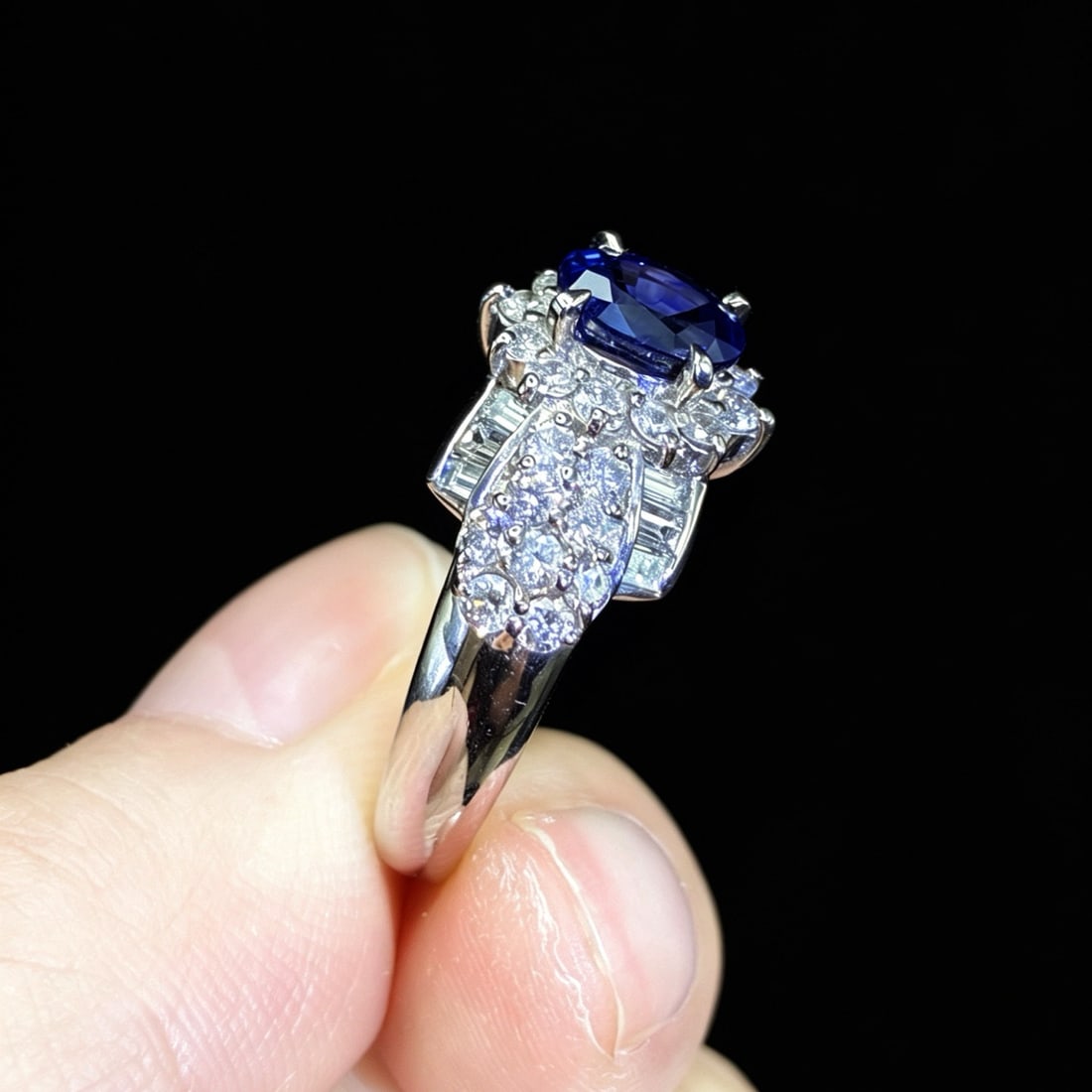 14k Gold 2.30 Ctw Vivid Blue Natural Sapphire & Diamond Ring - 4